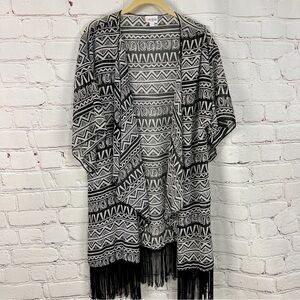 LuLaRoe Black White Patterned Top shawl poncho open front drape size large vacay